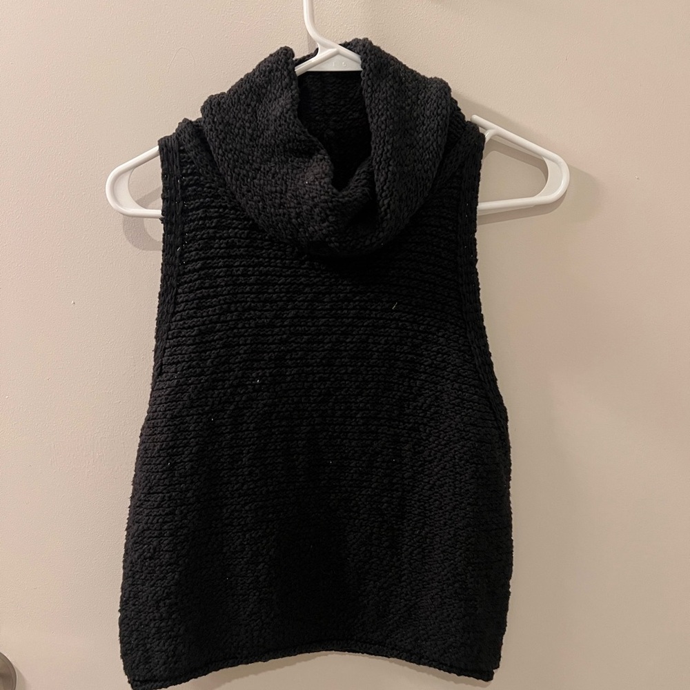 Sleeveless Chunky Knit Slouch Turtleneck Sweater